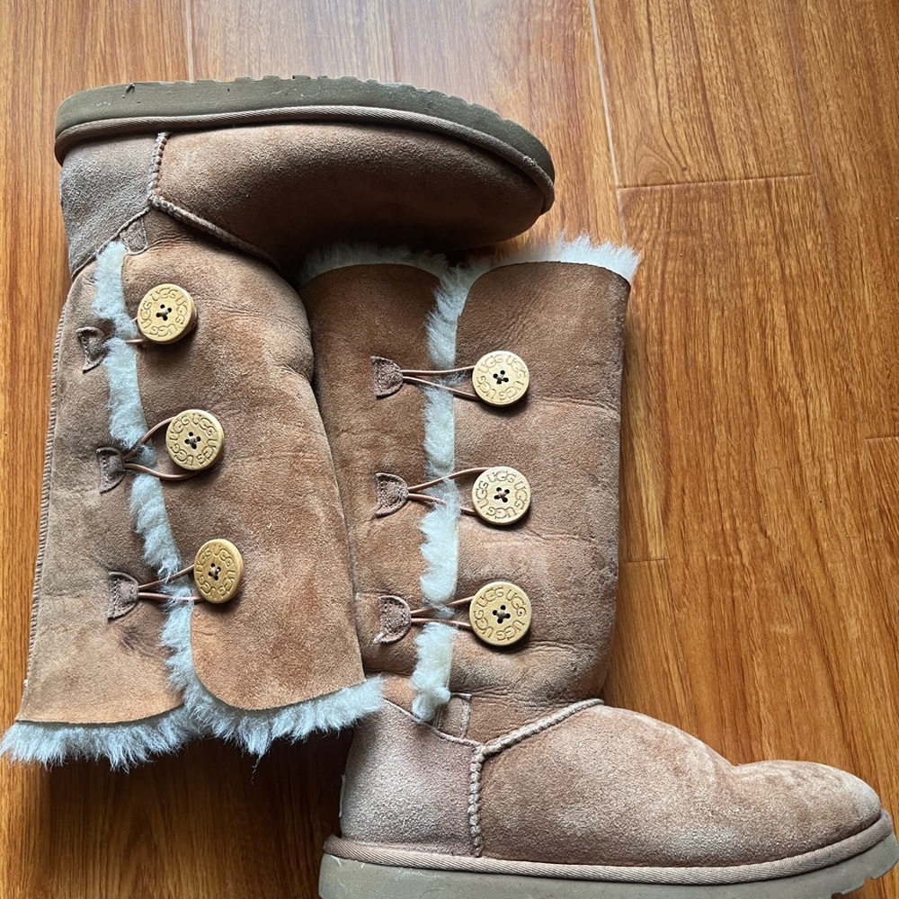 Ugg Bailey triple button boot chestnut size 7 - image 2
